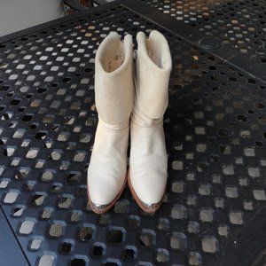 DINGO Women's Cream Rolled Ankle Leather Boots with Tassels Size 6M